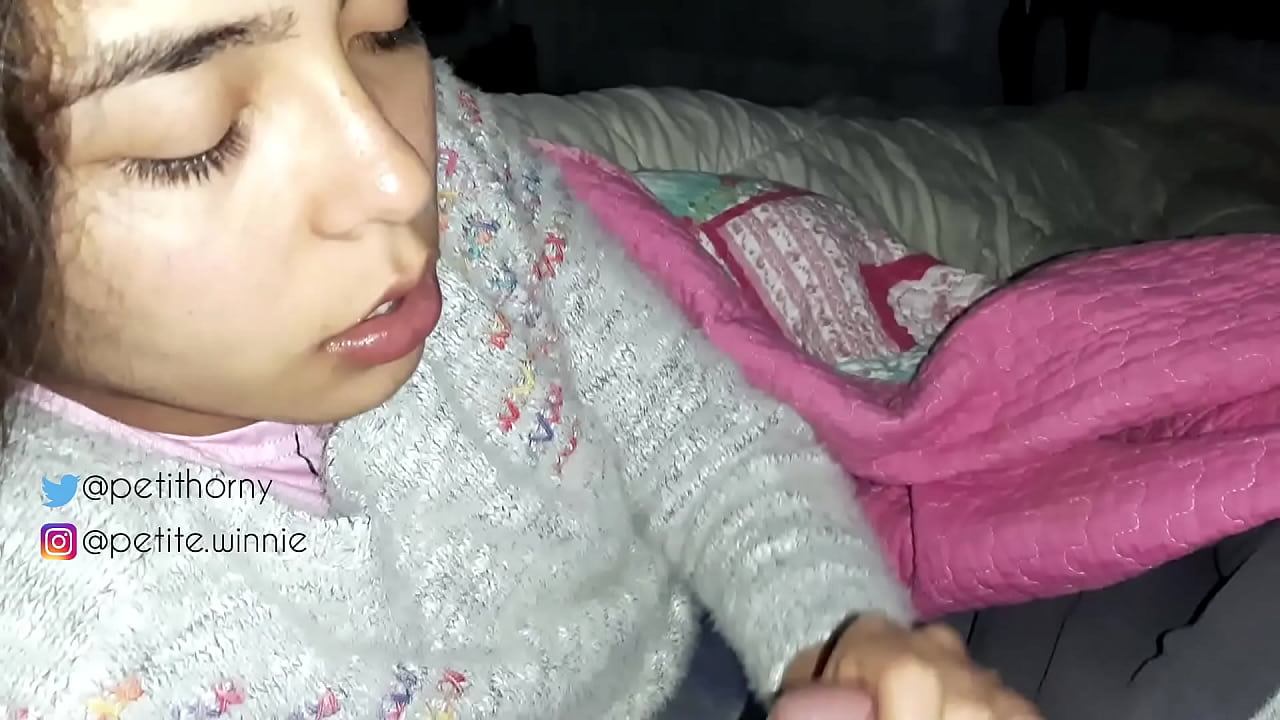 Kuring ngelek sakabeh susu ngumpul salaki kuring - Némbongkeun létah jeung mani.